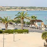 La Scogliera לינה וארוחת בוקר 4*