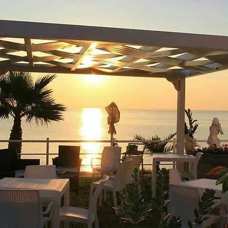Bed & Breakfast La Scogliera 4*